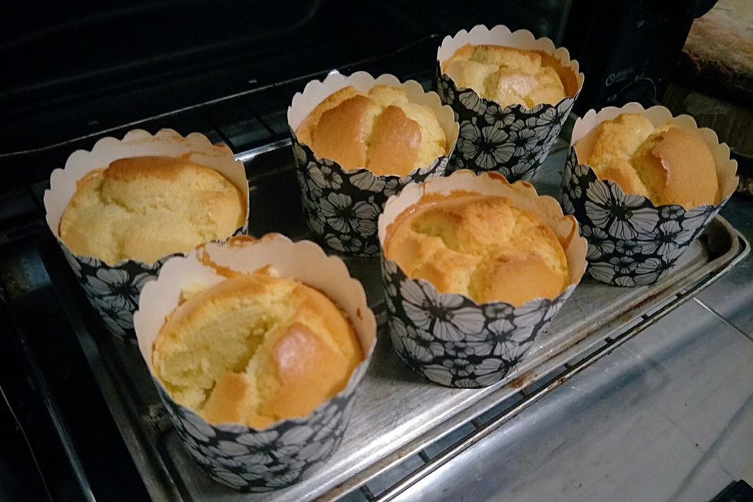 原味戚风纸杯蛋糕（烤箱做纸杯蛋糕）