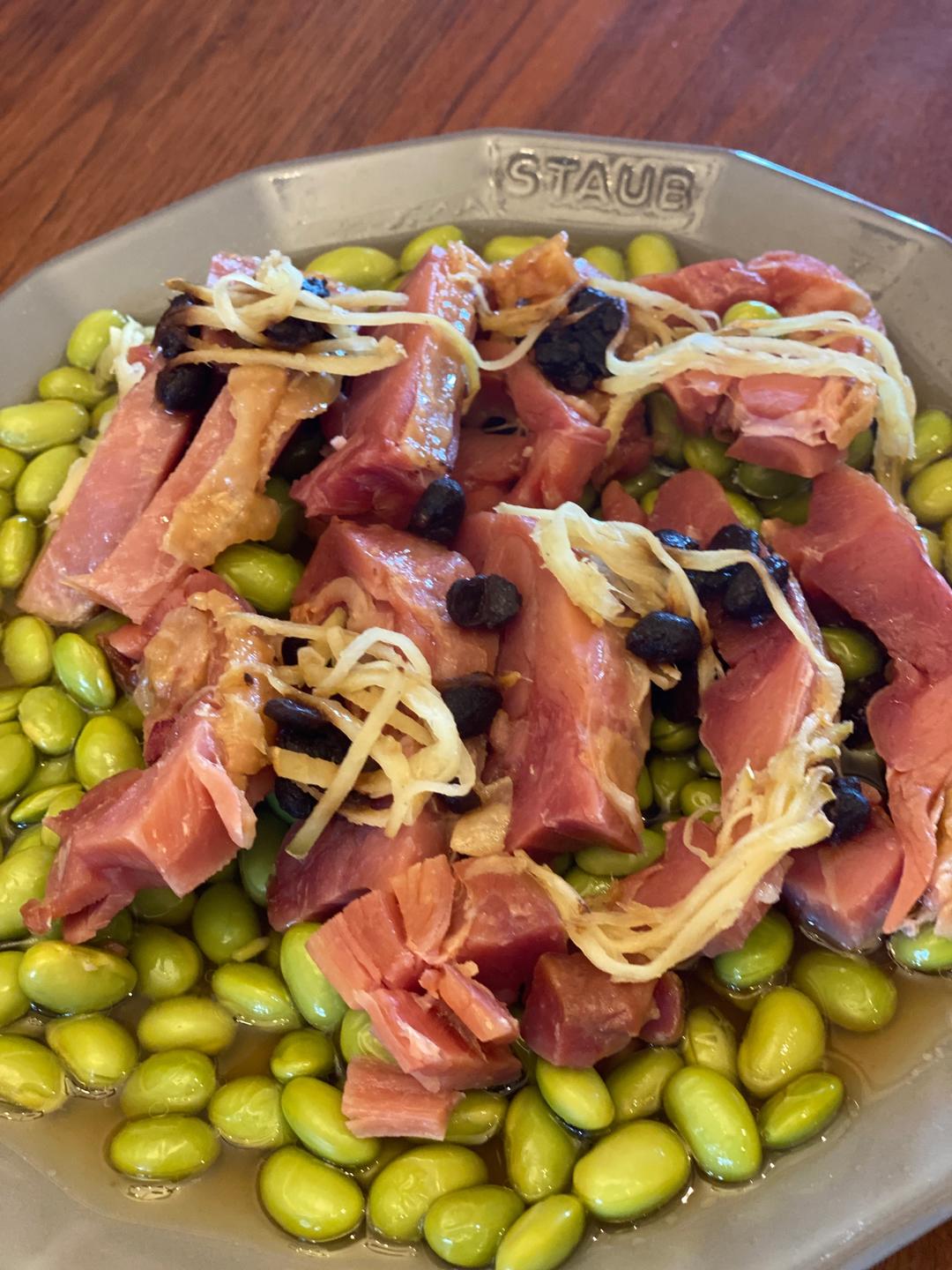 夏日里的简单菜​-毛豆蒸腊鸡腿