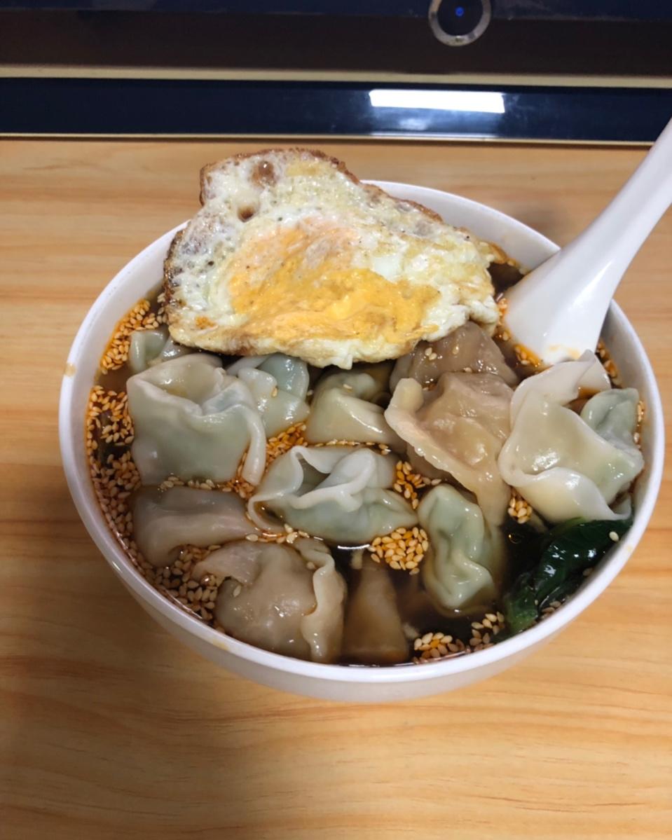 省时又便捷，没人能抗拒这碗酸汤水饺！🥟