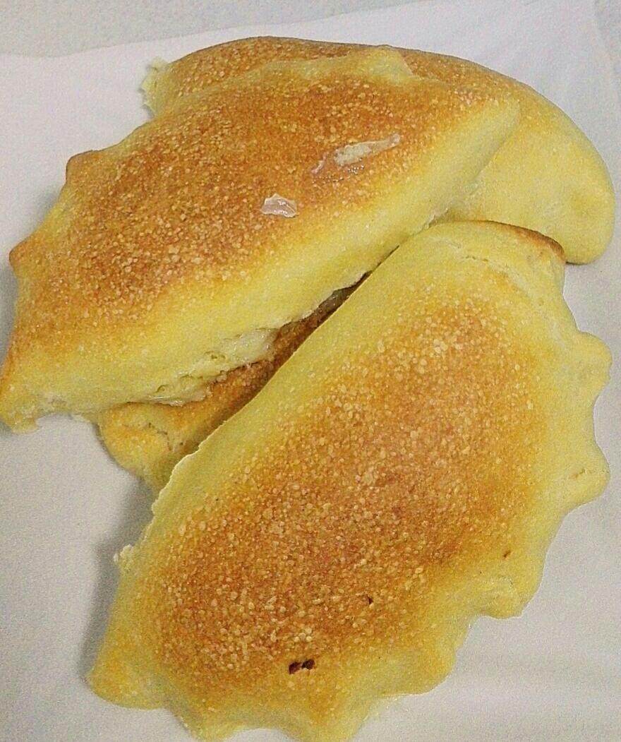 烤了一盘法式芝士培根包😁烤箱180℃20分钟的做法