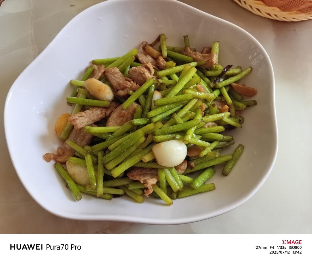 蒜苔鸡蛋炒肉