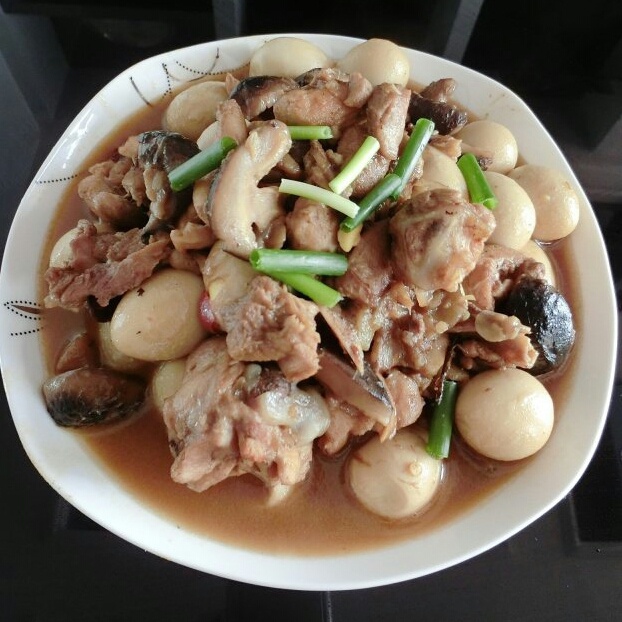 香菇土豆炖鸡块