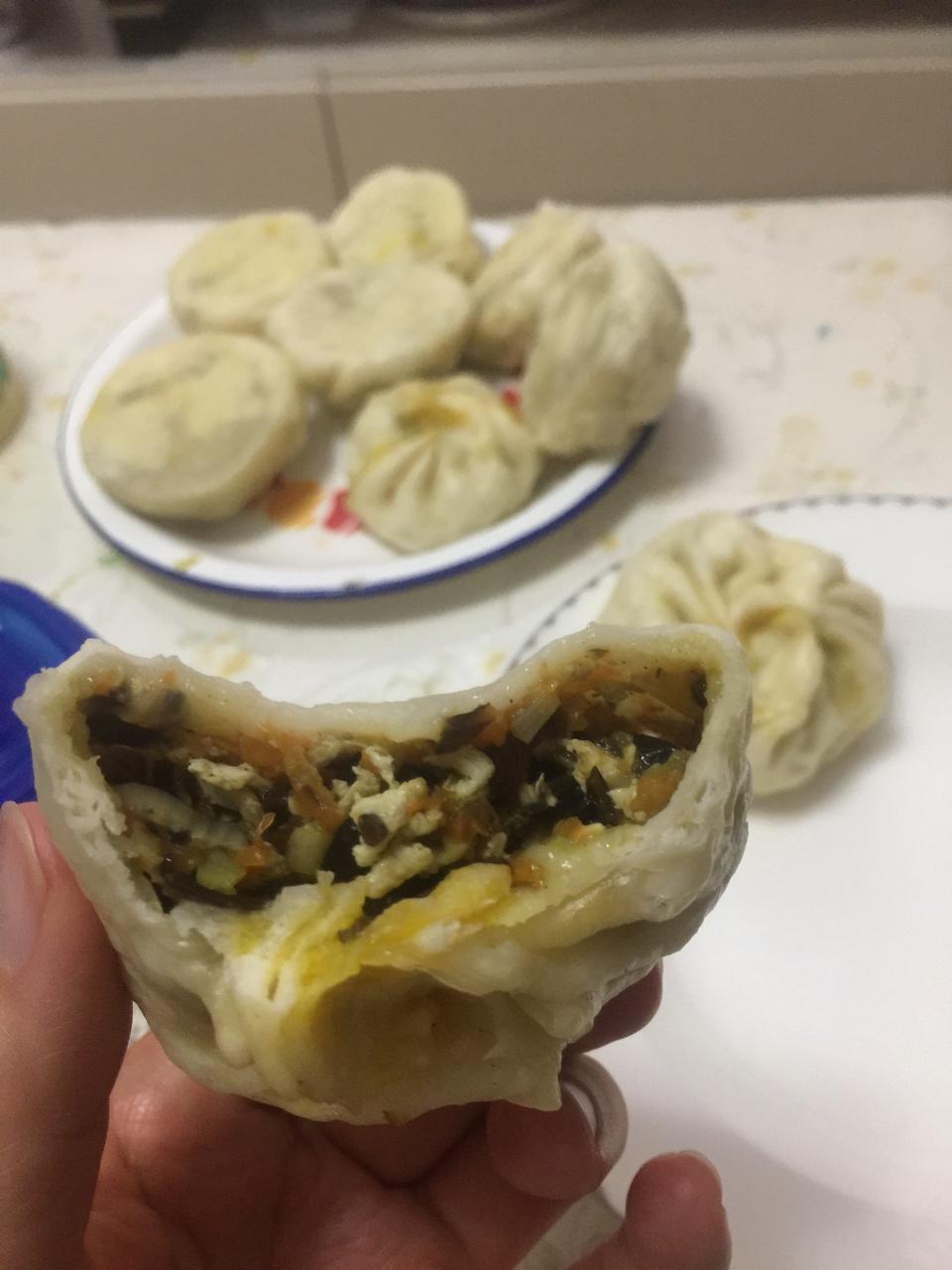 胡萝卜木耳鸡蛋素包子