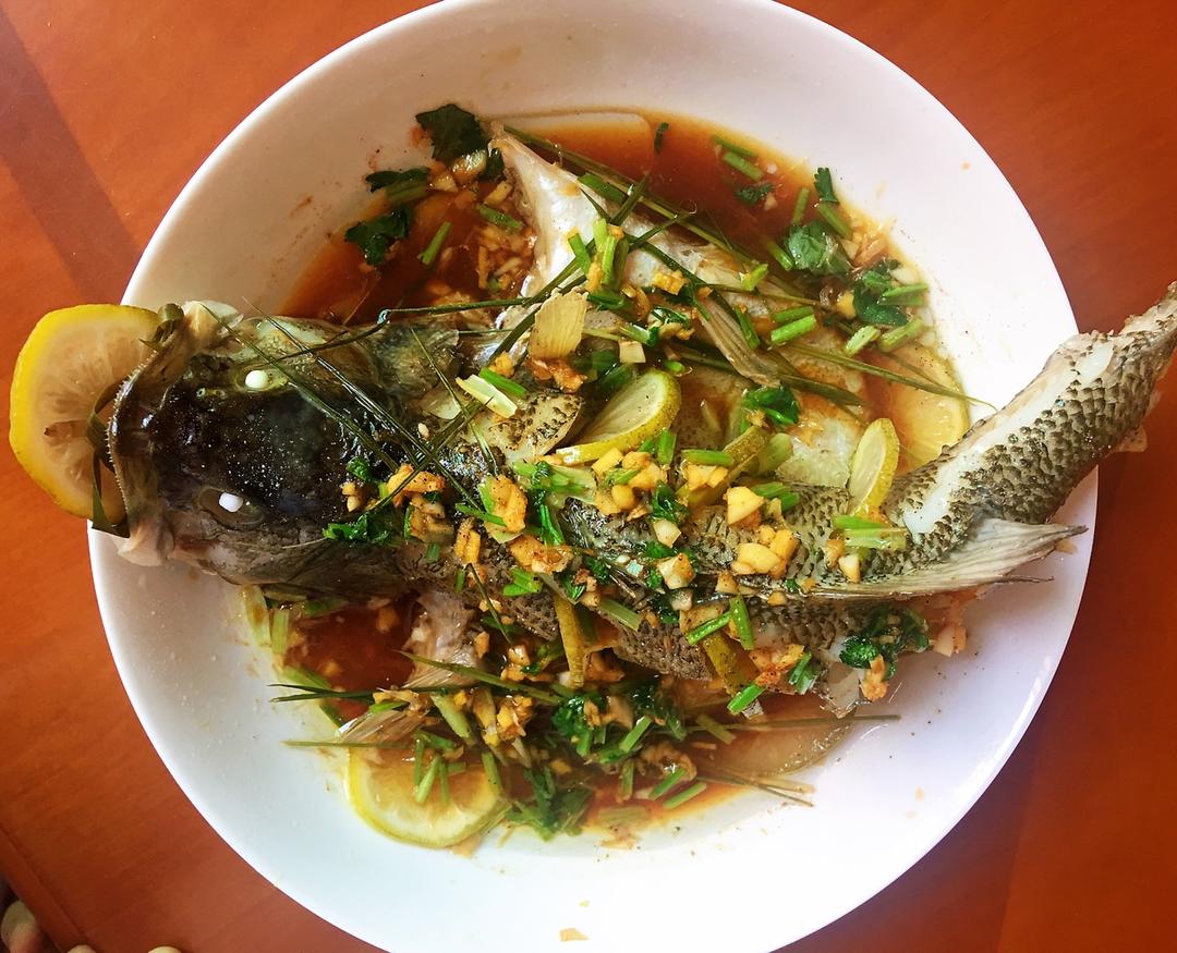 香茅柠檬蒸鲈鱼