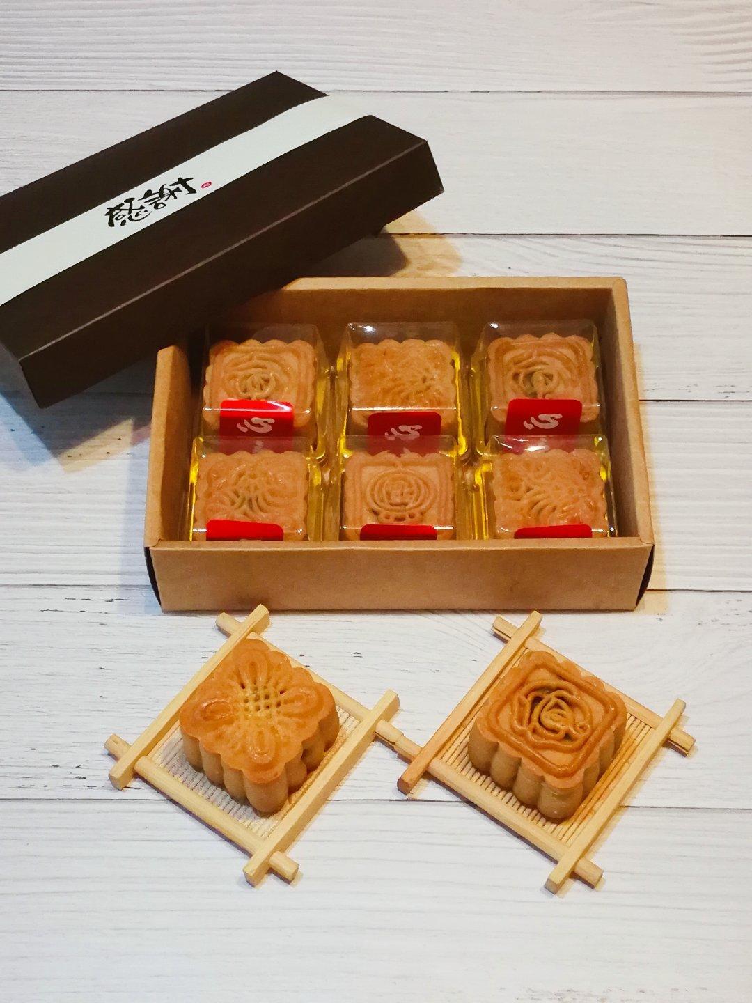 广式月饼—蛋黄芝麻月饼