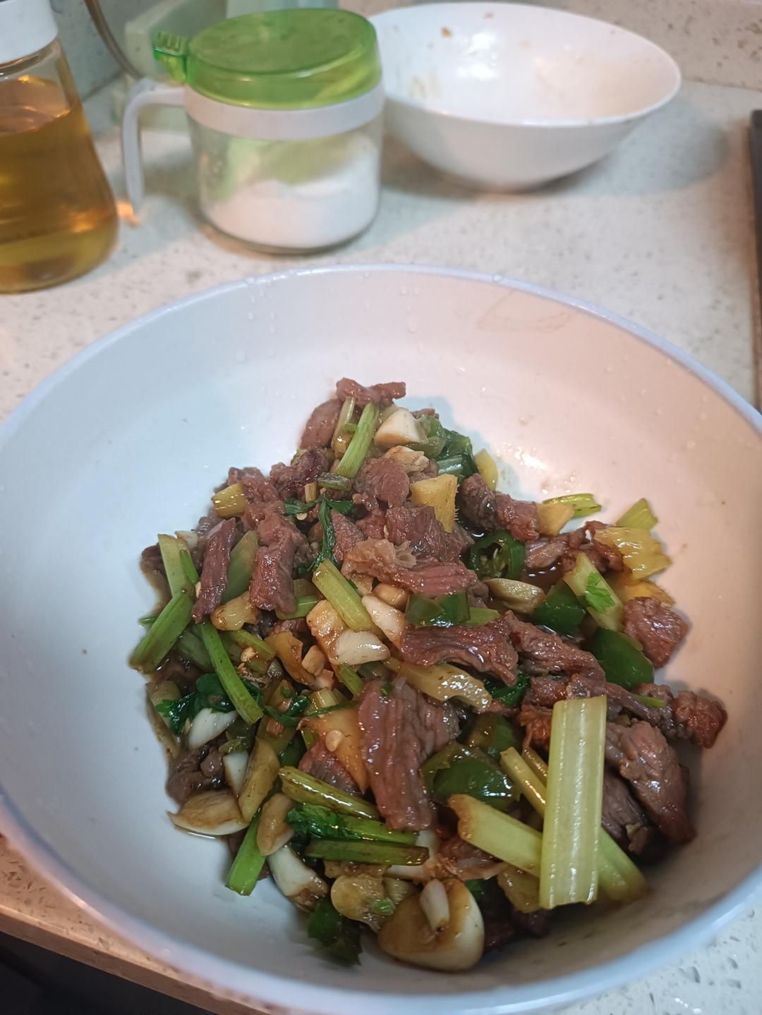 小炒黄牛肉，肉嫩味香！太好吃了简直是米饭杀手！