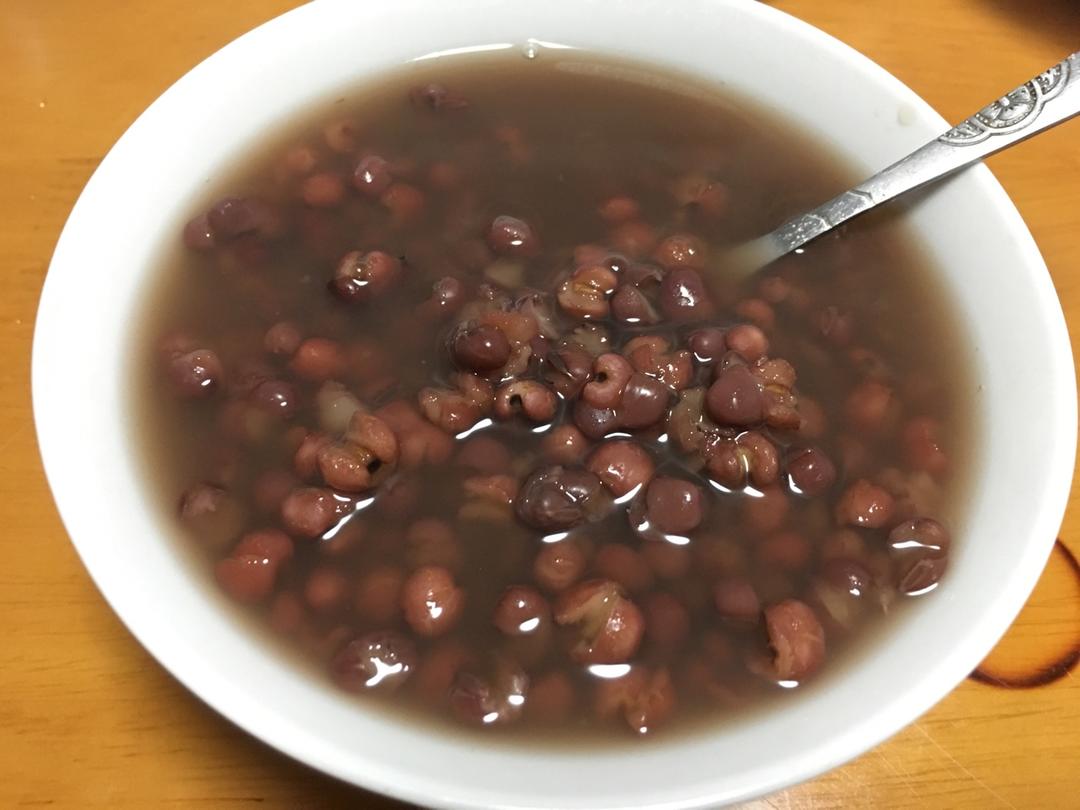 红豆薏米粥 (Red Bean and Pearl Barley Congee)