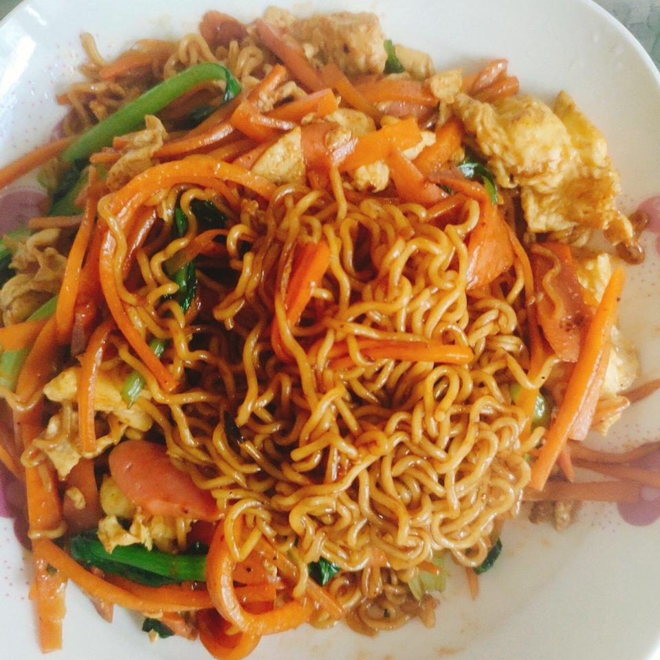 秒杀路边摊的炒方便面