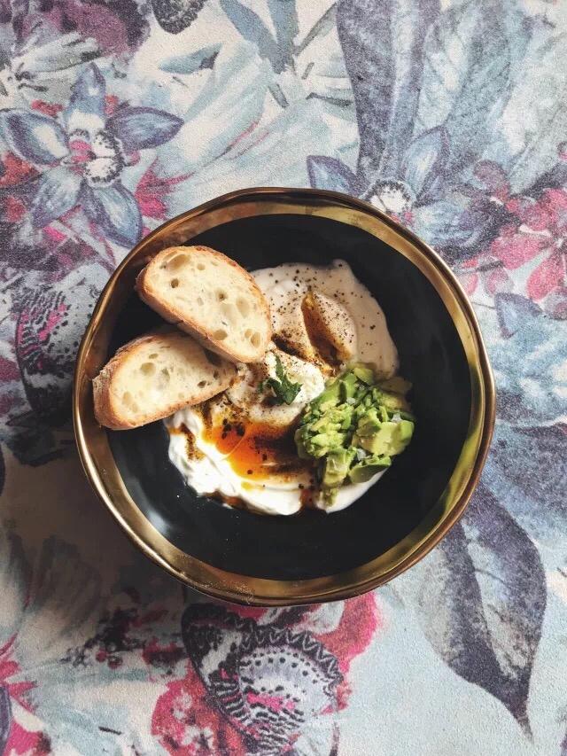 牛油果吐司水波蛋的做法