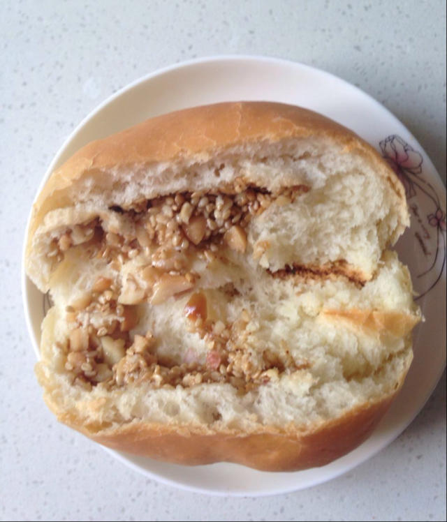 花生芝麻甜面包