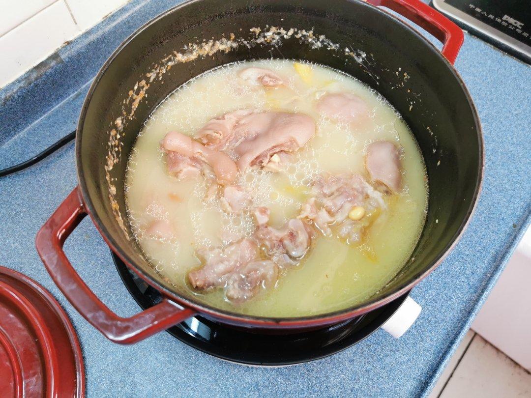 黄豆猪脚汤