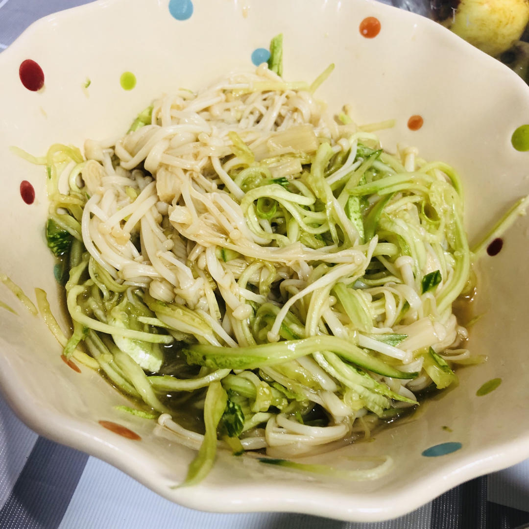 金针菇拌黄瓜