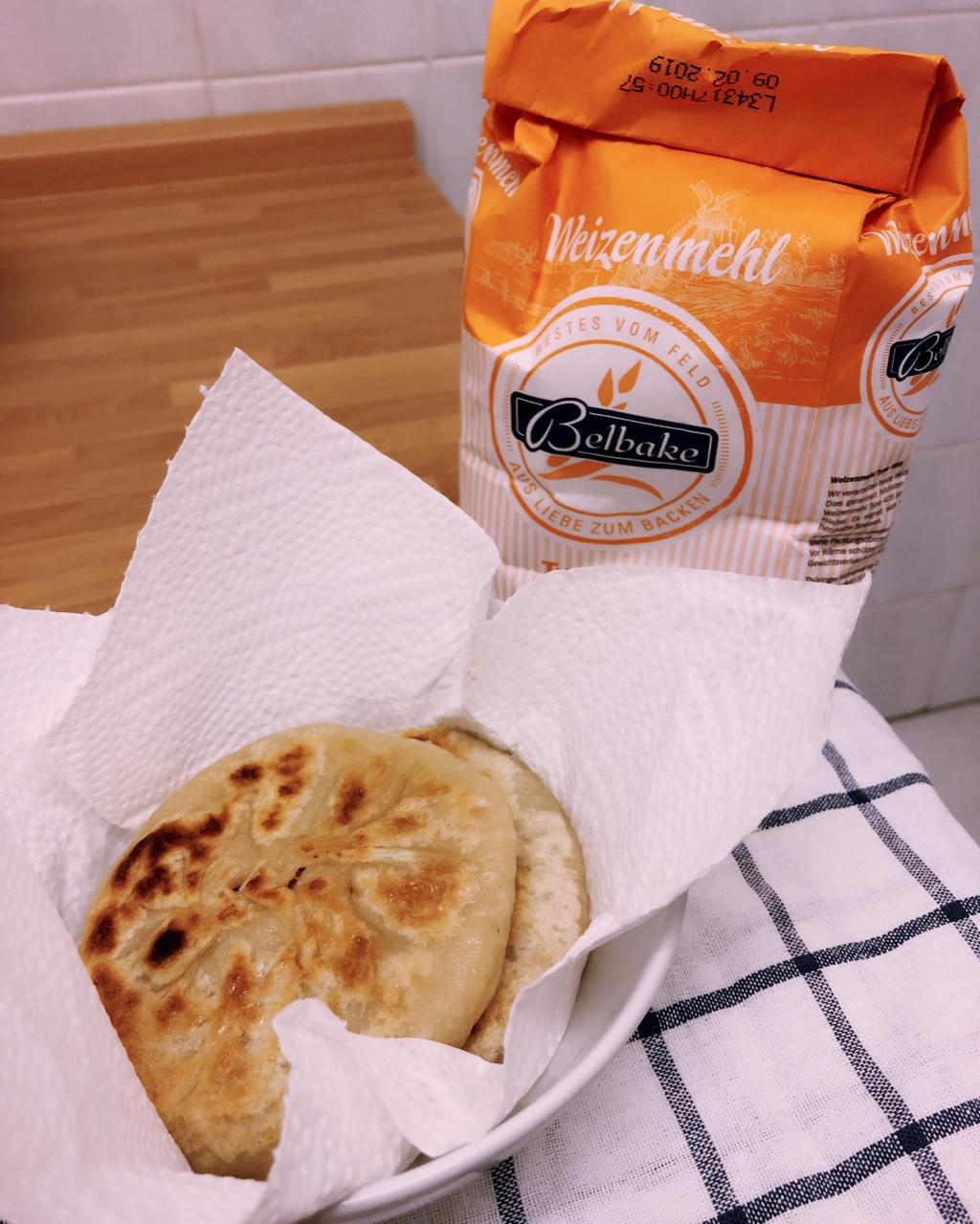 东北酸菜猪肉馅饼