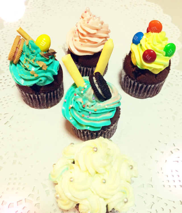 超润巧克力纸杯蛋糕（非常适合裱花、盖糖皮的cupcake方子）