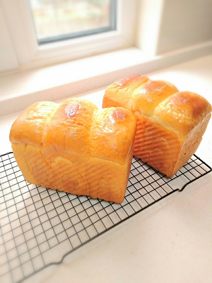 认认真真做面包——香醇绵软的淡奶油吐司（厨师机揉手套膜）的做法