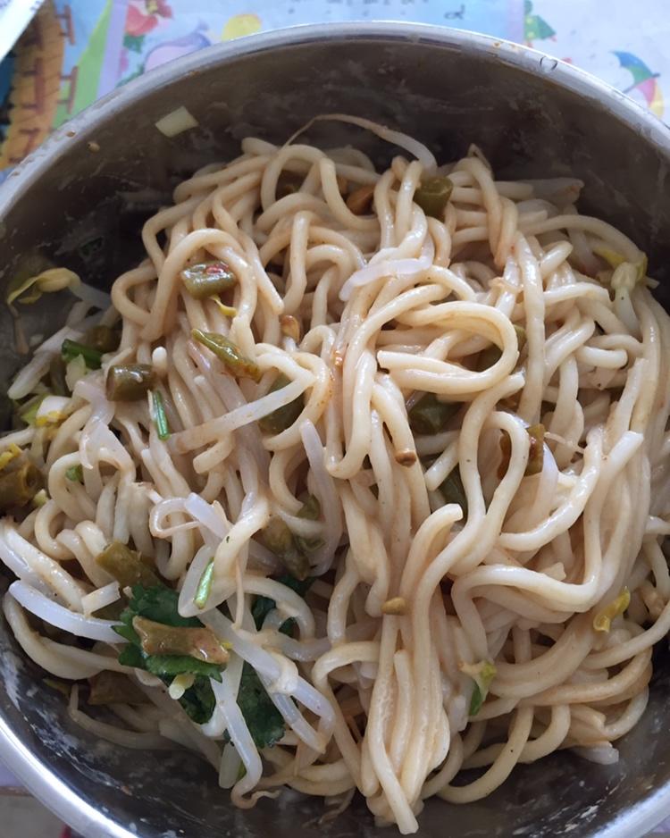 热干面酱汁调法/热干面