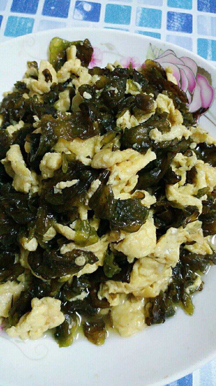 雷公菌炒蛋的做法