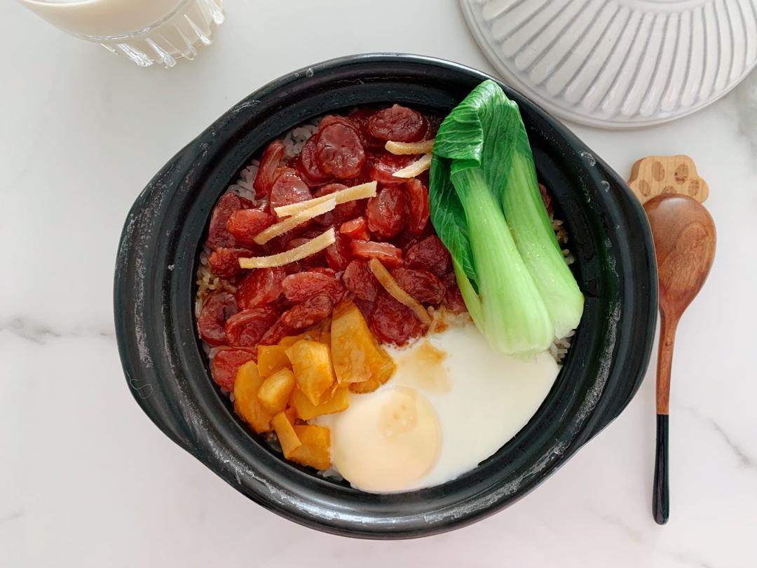 广式腊味煲仔饭