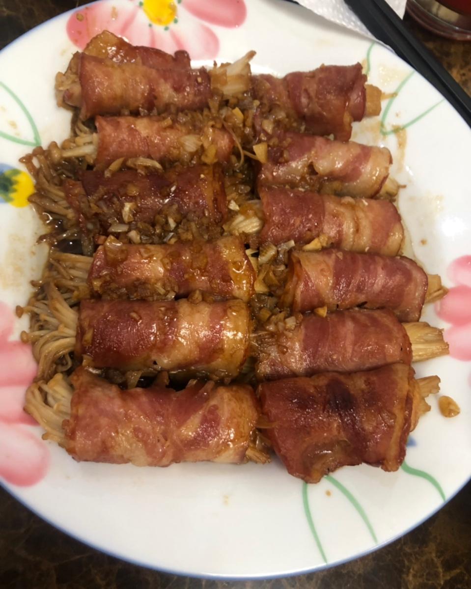 美味又快手的：金针菇培根卷
