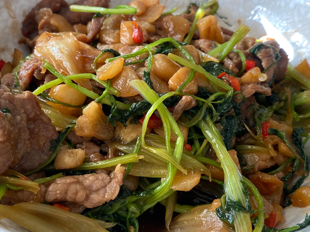 小炒黄牛肉，肉嫩味香！太好吃了简直是米饭杀手！