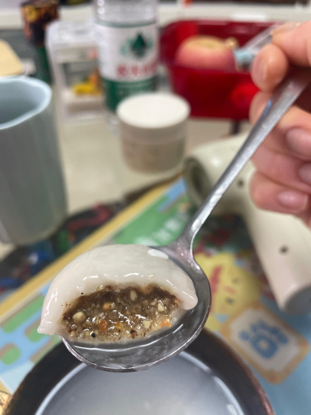 花生黑芝麻汤圆