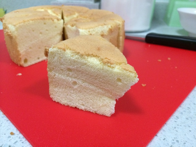 超简单完美戚风蛋糕（6寸2蛋）附打发、翻拌、脱模视频
