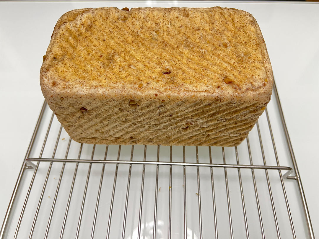 高纤低脂的全麦核桃吐司