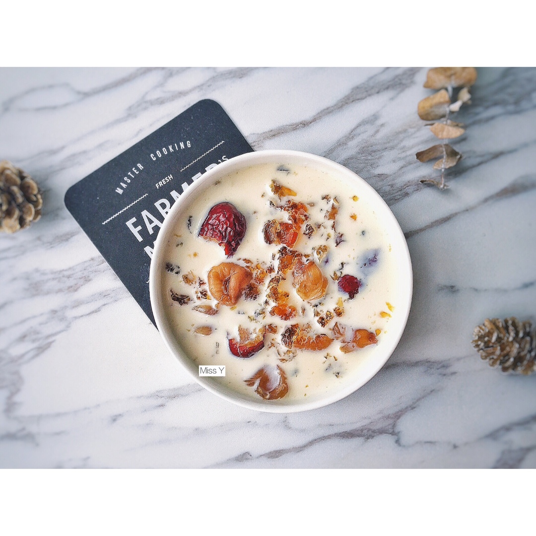 {何故居｝桃胶奶