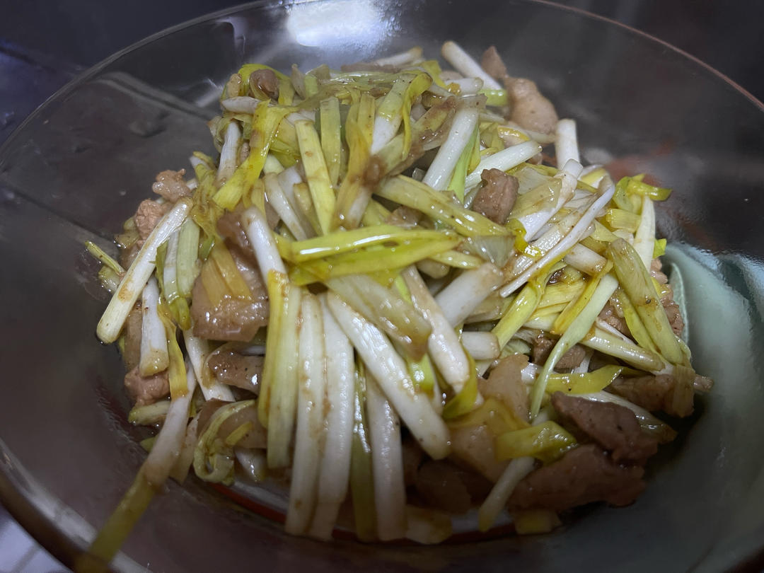 家常肉丝炒蒜黄，不想吃饭的日子也能让你食欲大开