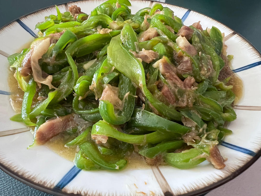 青椒肉丝，这样炒太好吃了。