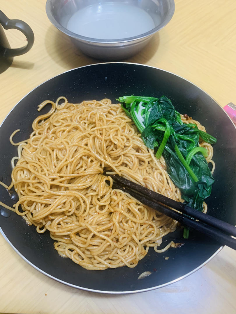 简简单单的一碗蚝油拌面🍜能让你好吃到舔碗