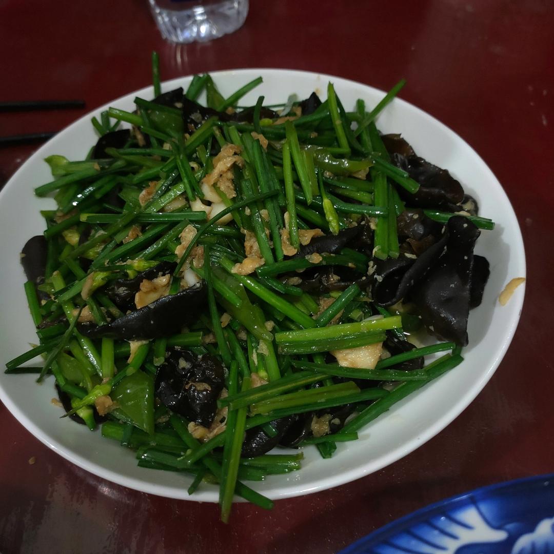 韭菜苔木耳炒牛柳