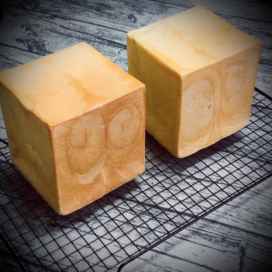 水立方🥛牛奶吐司🍞                       棉花般柔软拉丝                     好吃到停不下来