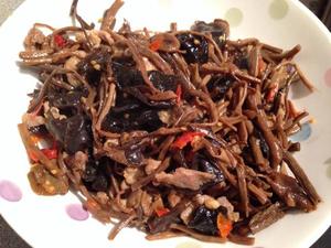 茶树菇木耳焖肉的做法 步骤16