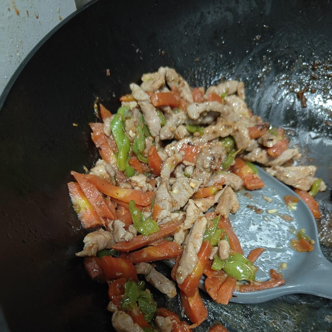 青椒胡萝卜炒肉丝