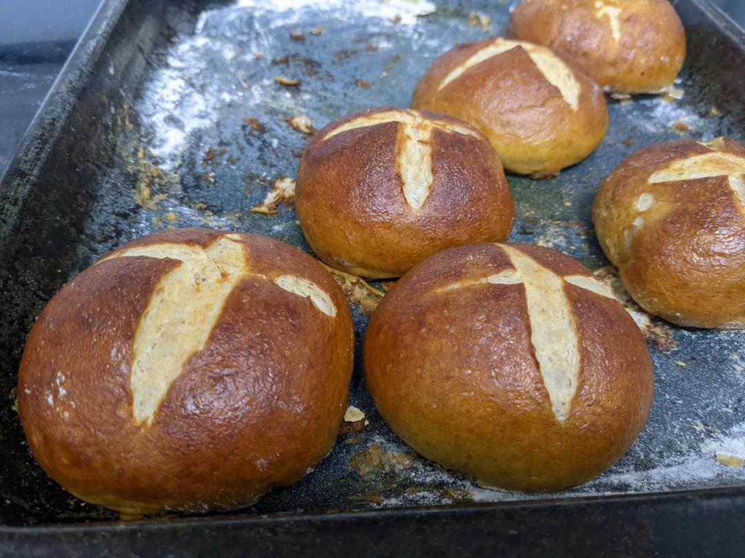 Super Soft Pretzel Rolls「普雷结餐包」