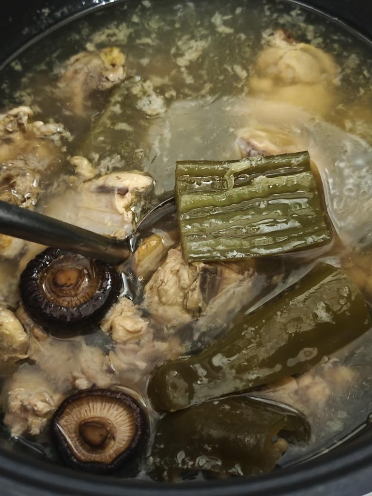 醋泡辣椒香菇鸡汤