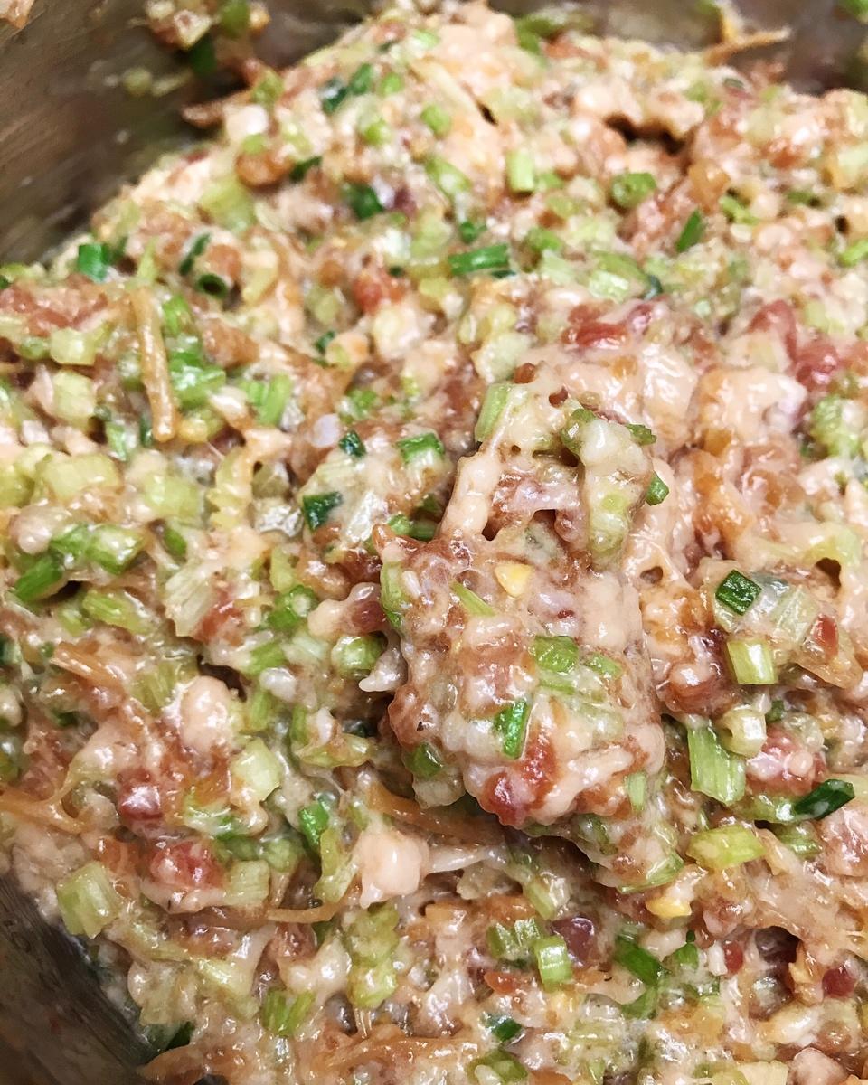 鲜嫩多汁粘糯成团的饺子包子调馅技巧
