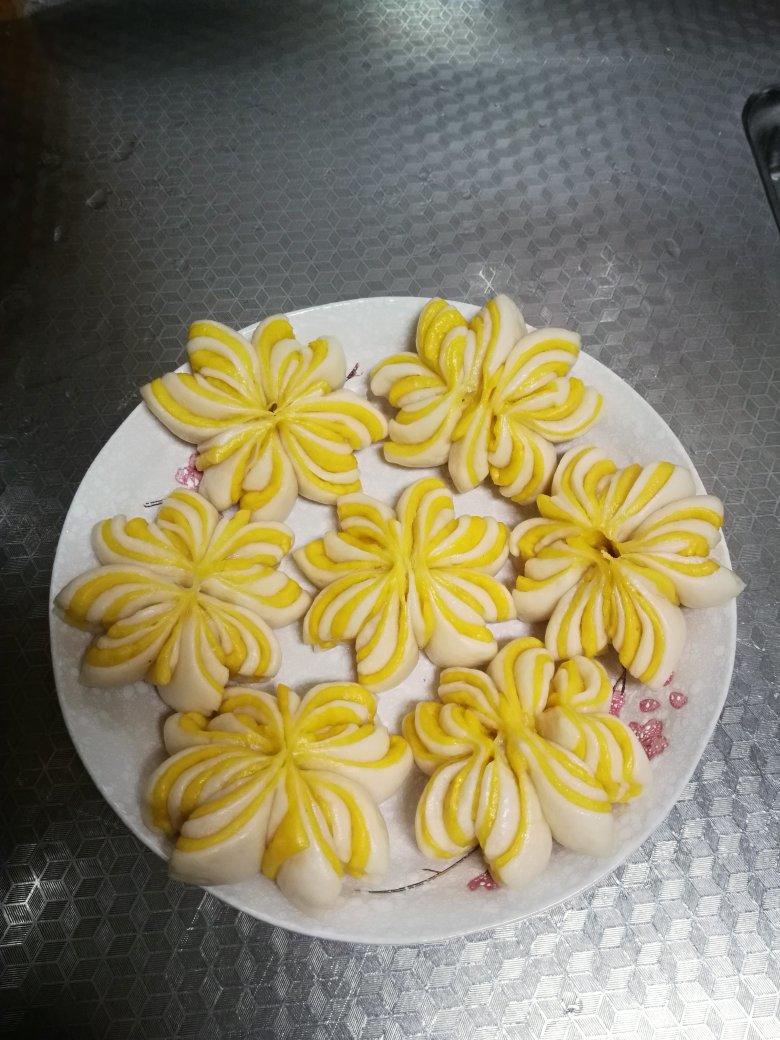 南瓜双色花卷