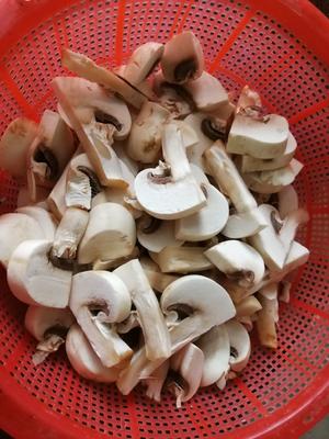 蘑菇莴苣豆腐汤（素）的做法 步骤2