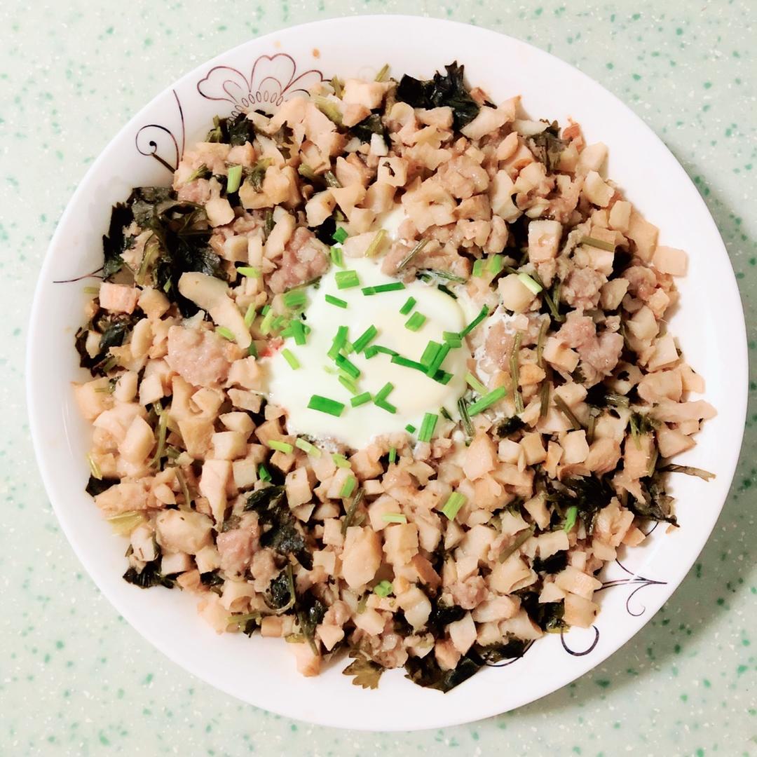 藕丁肉饼蒸咸蛋