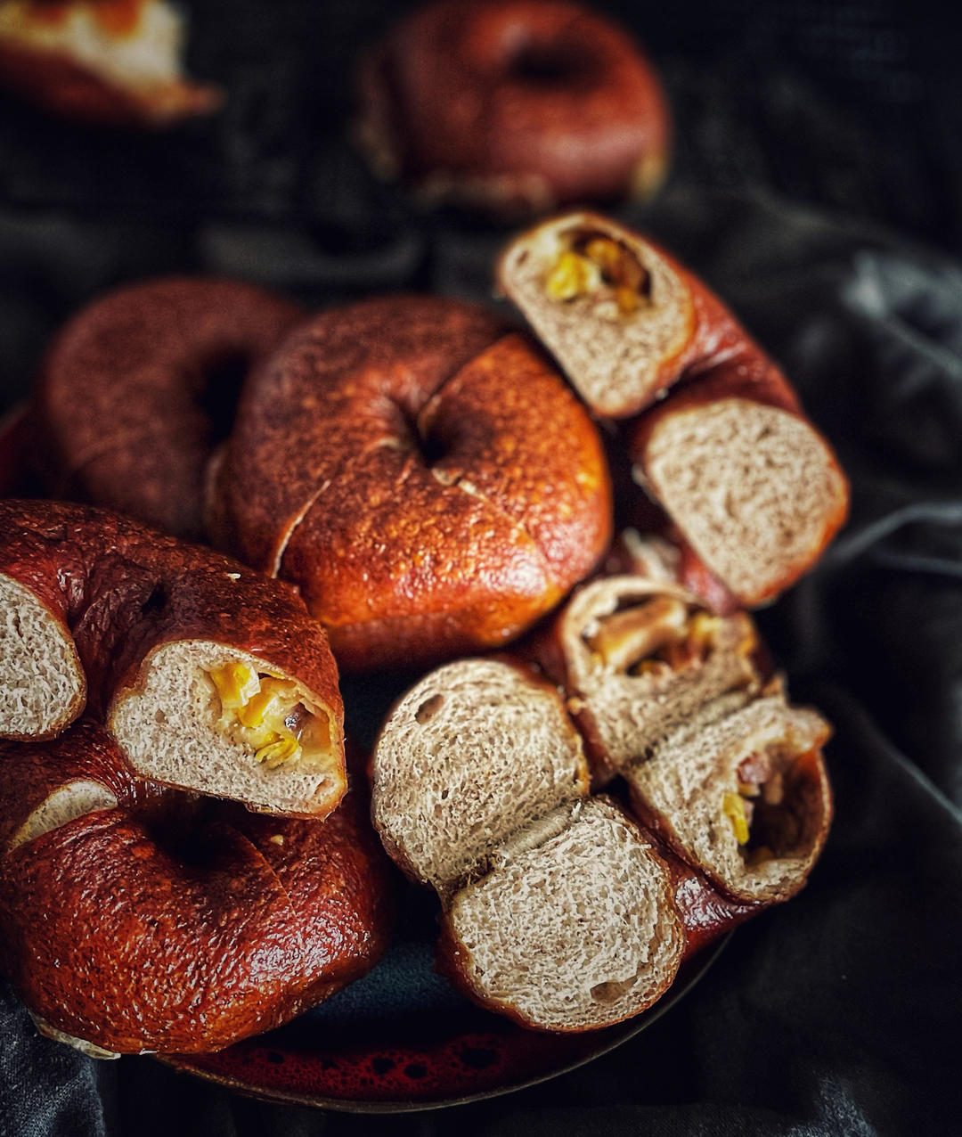 简单健康好操作的-全麦培根玉米奶酪碱水贝果