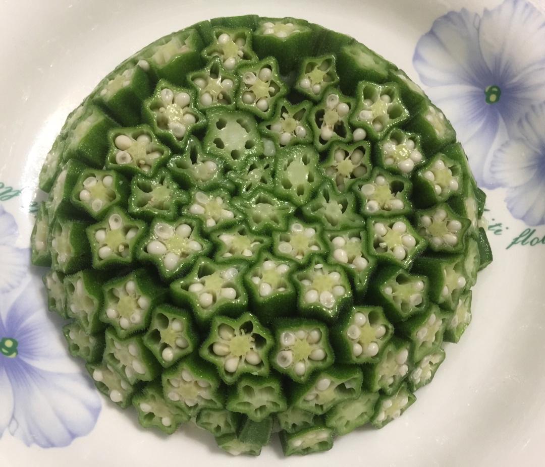 这绝对是秋葵颜值最高的做法，好看又好吃，端上桌最先光盘