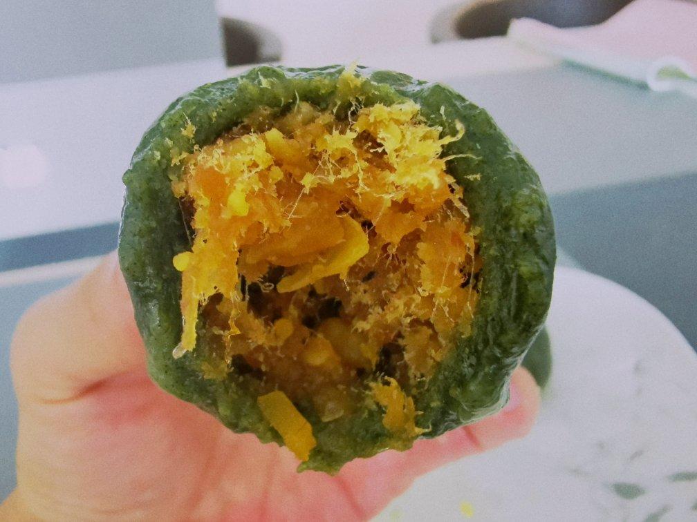 一凡_111做的《tinrry 》咸蛋黄肉松青团 红豆沙青团