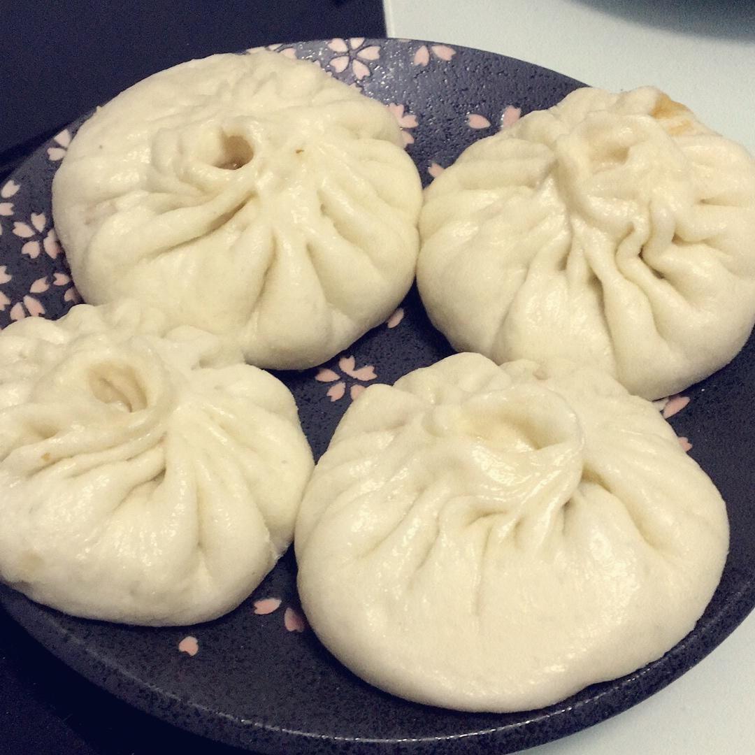 鲜美多汁的洋葱牛肉包子