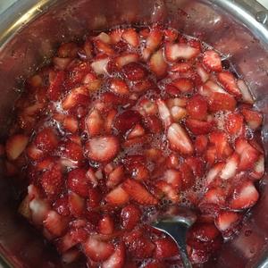 草莓酱优格的做法 步骤1