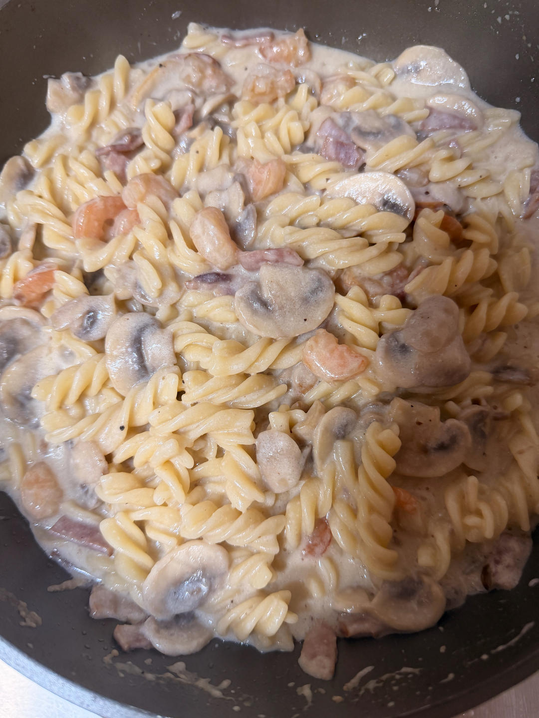 奶油蘑菇培根意大利面