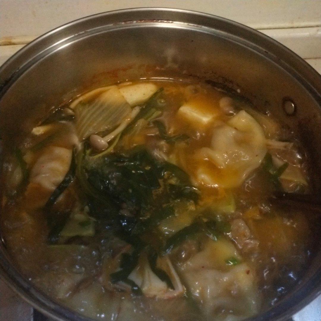 韩式泡菜饺子锅