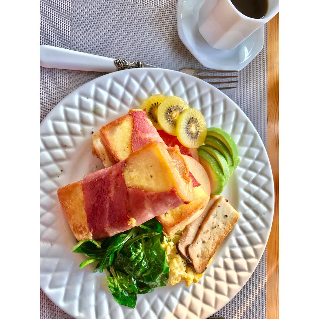 惊艳培根鸡蛋吐司卷