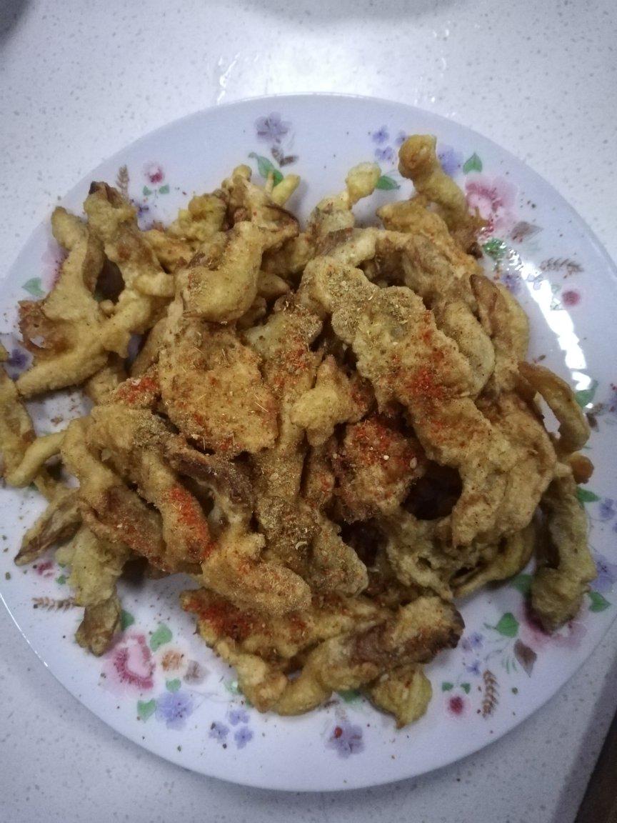 巨好吃的干炸椒盐蘑菇，外酥里嫩，超级过瘾！